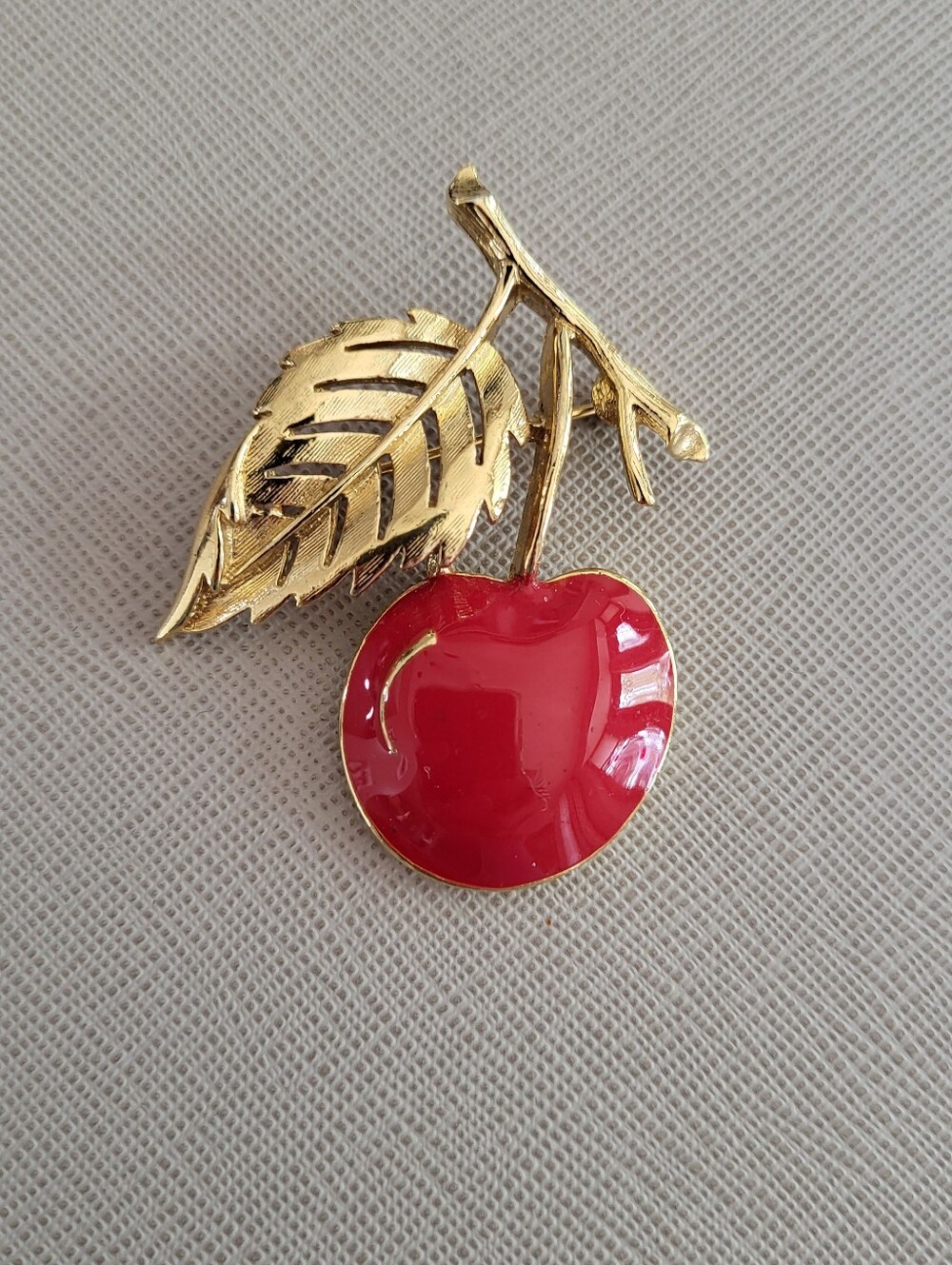 VTG Crown Trifari Cherry Brooch Red Enamel Goldtone Leaf Stem Mid Century